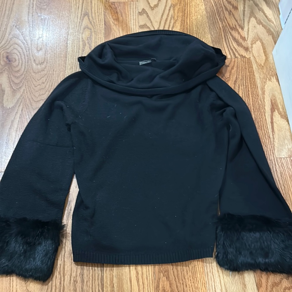 Black turtleneck fitted sweater fluffy sleeve